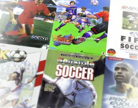 Un conjunto de diversas portadas de videojuegos cómo fútbil, Soccer...
